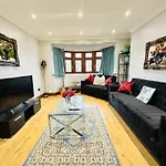 Spacious 6 Bed Residence In Wembly, London