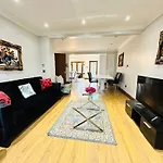 Spacious 6 Bed Residence In Wembly, London