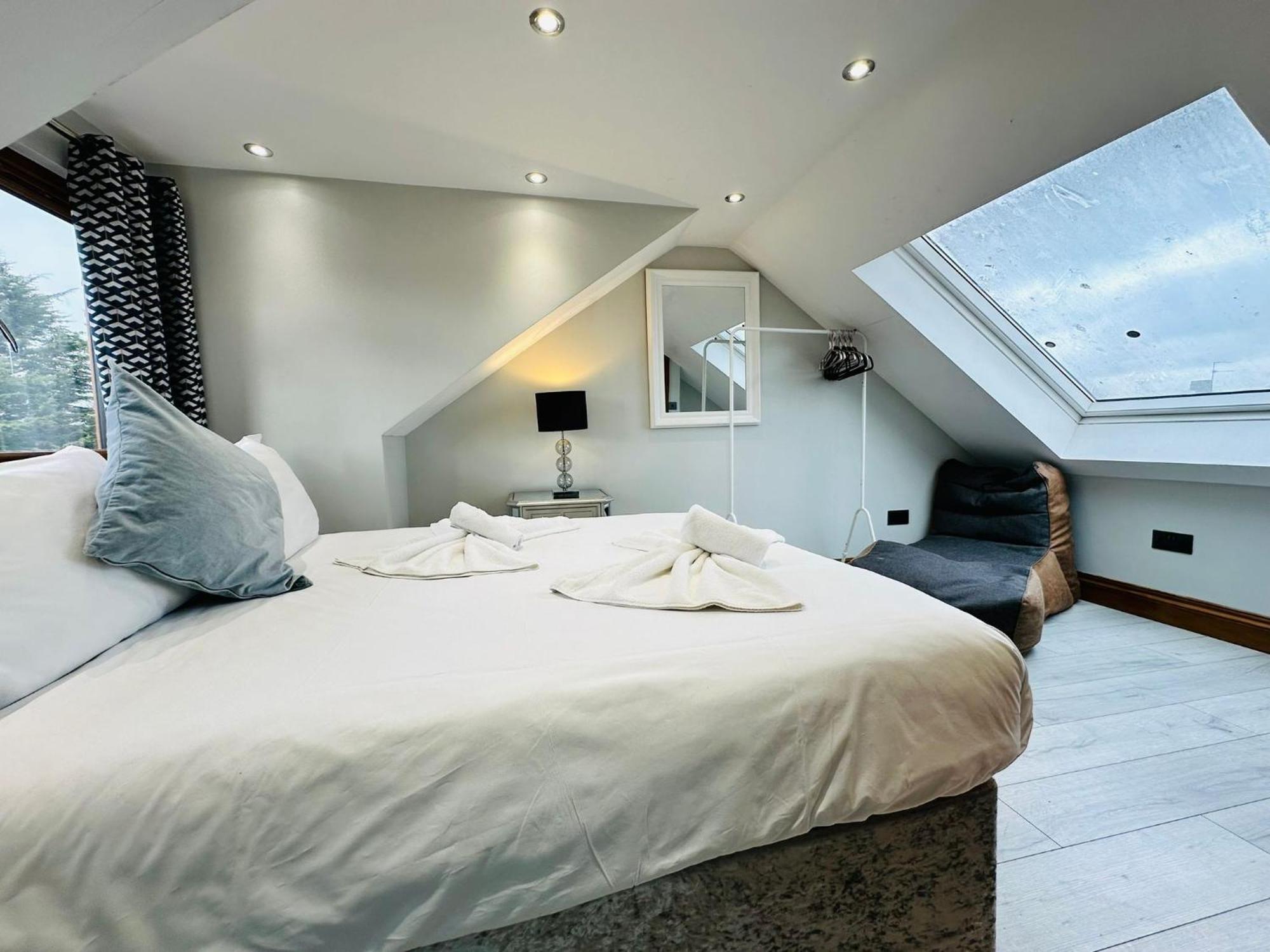 Spacious 6 Bed In Wembly, * Londra