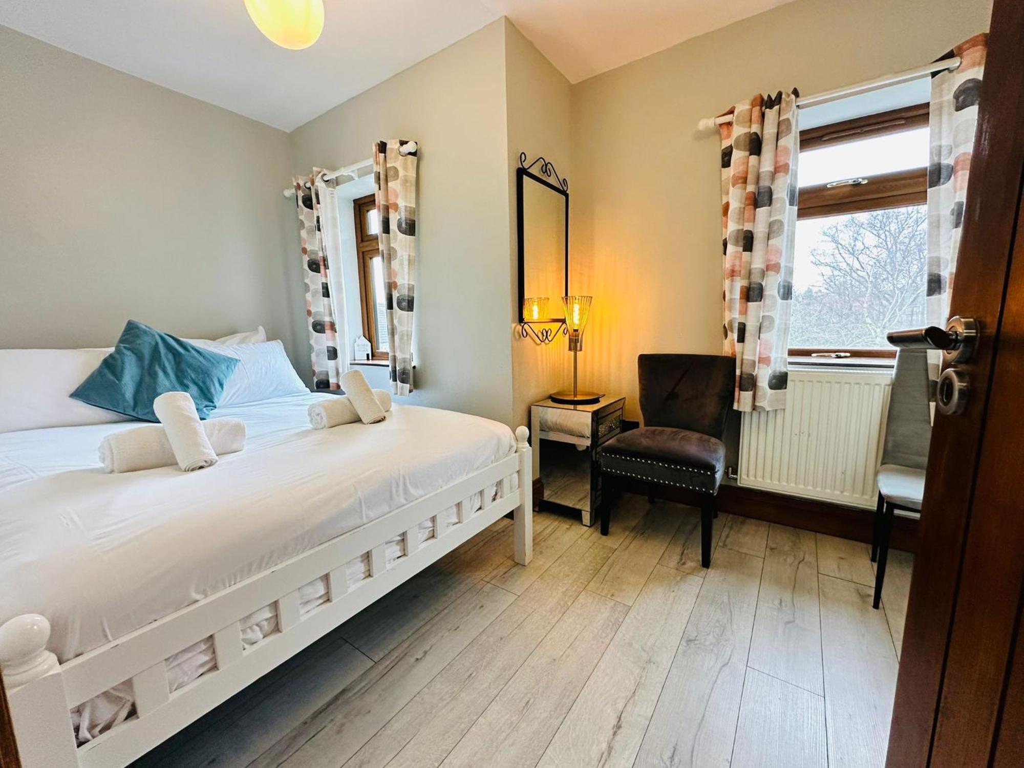 Spacious 6 Bed In Wembly, *