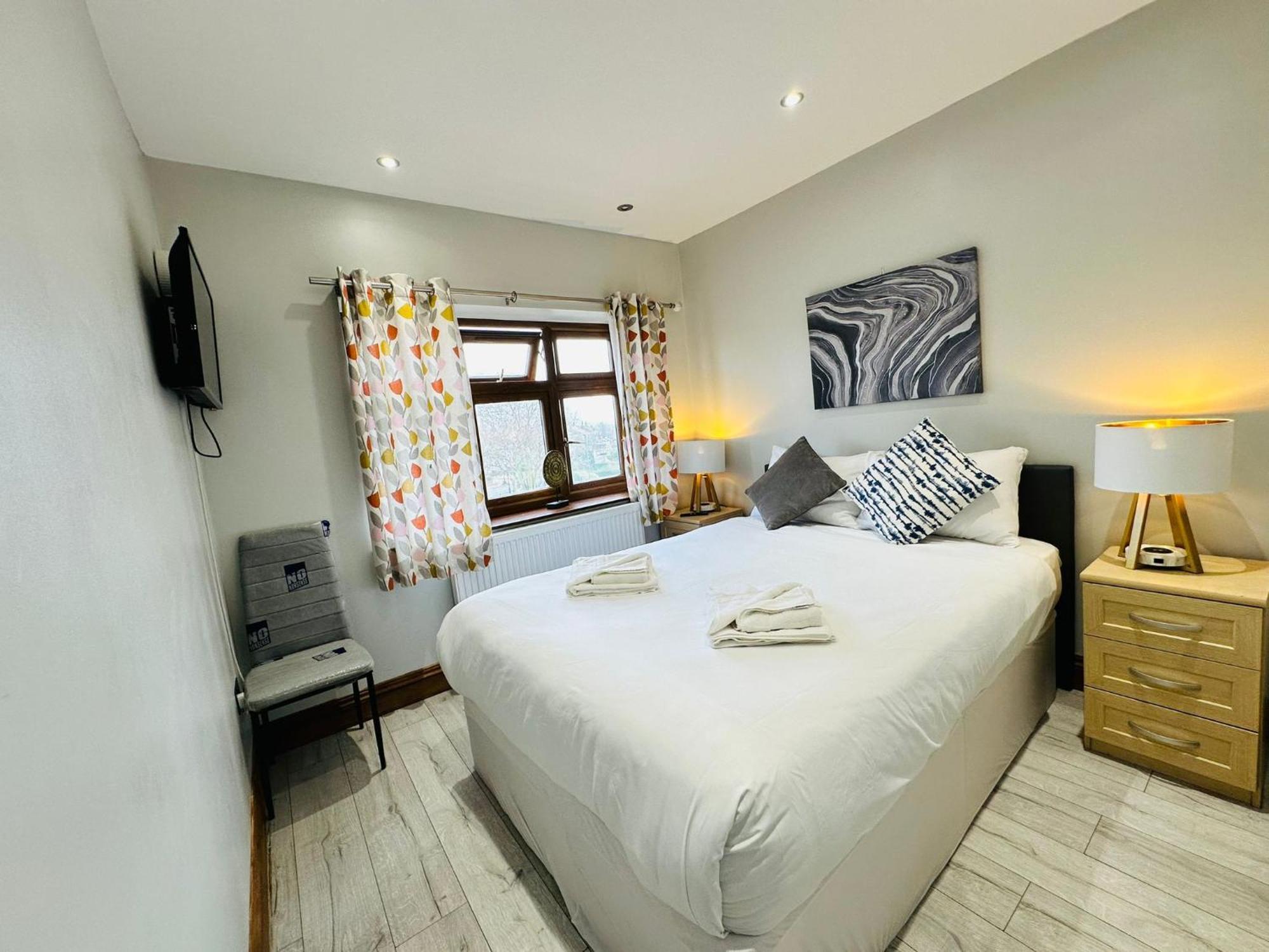 Spacious 6 Bed In Wembly, Londra