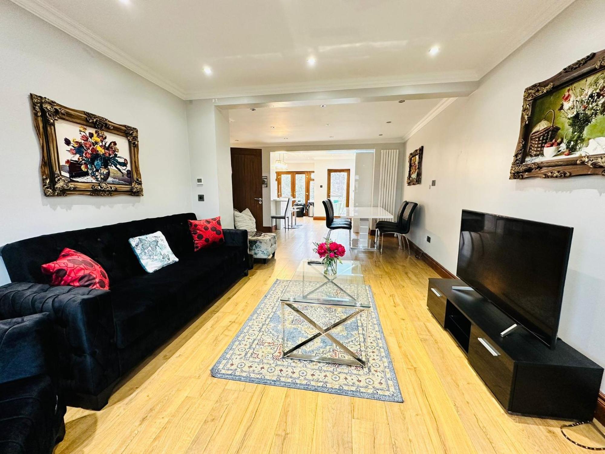Spacious 6 Bed In Wembly, * Londra