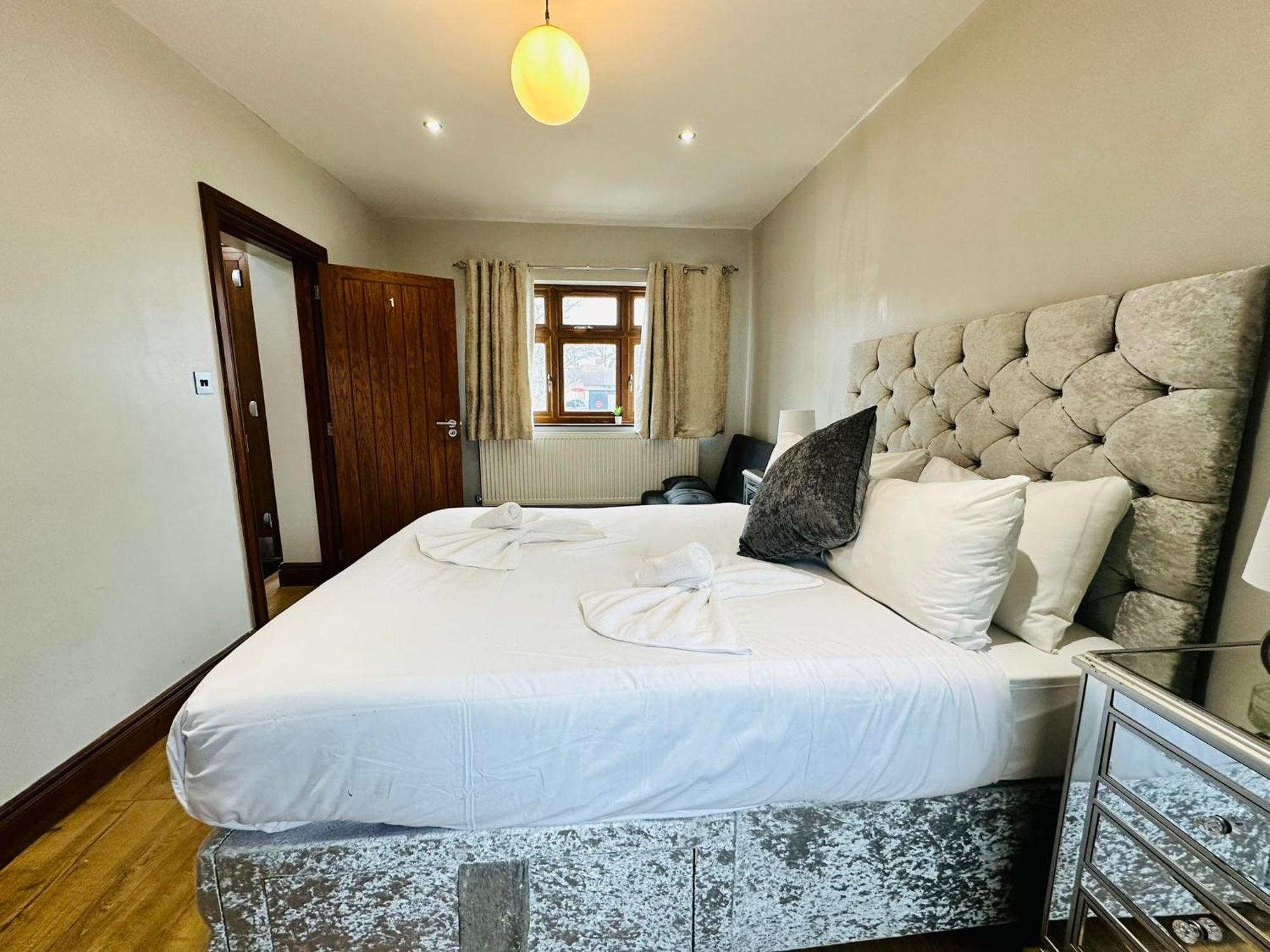 Spacious 6 Bed In Wembly,