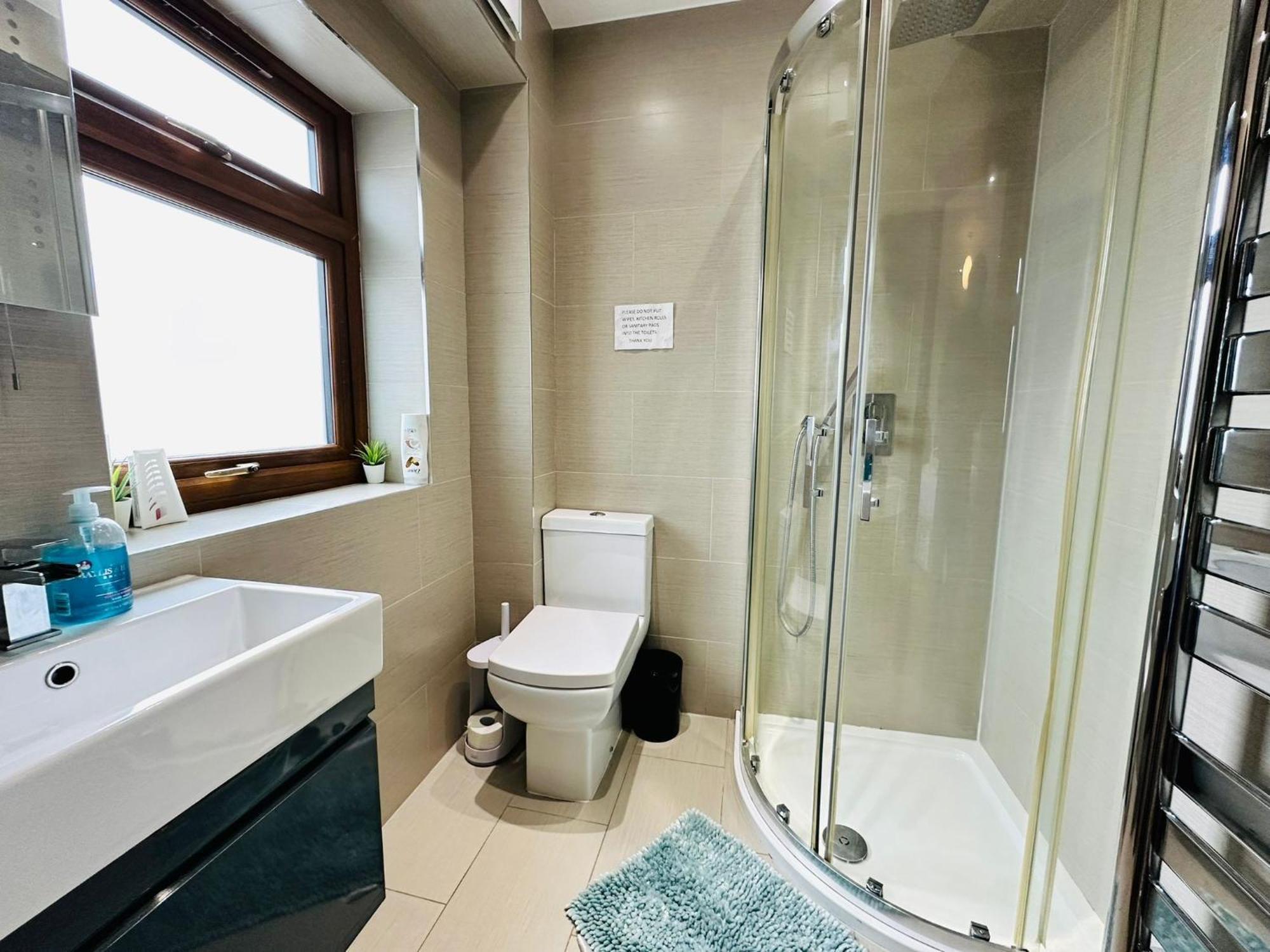 Spacious 6 Bed In Wembly, Appartamento *