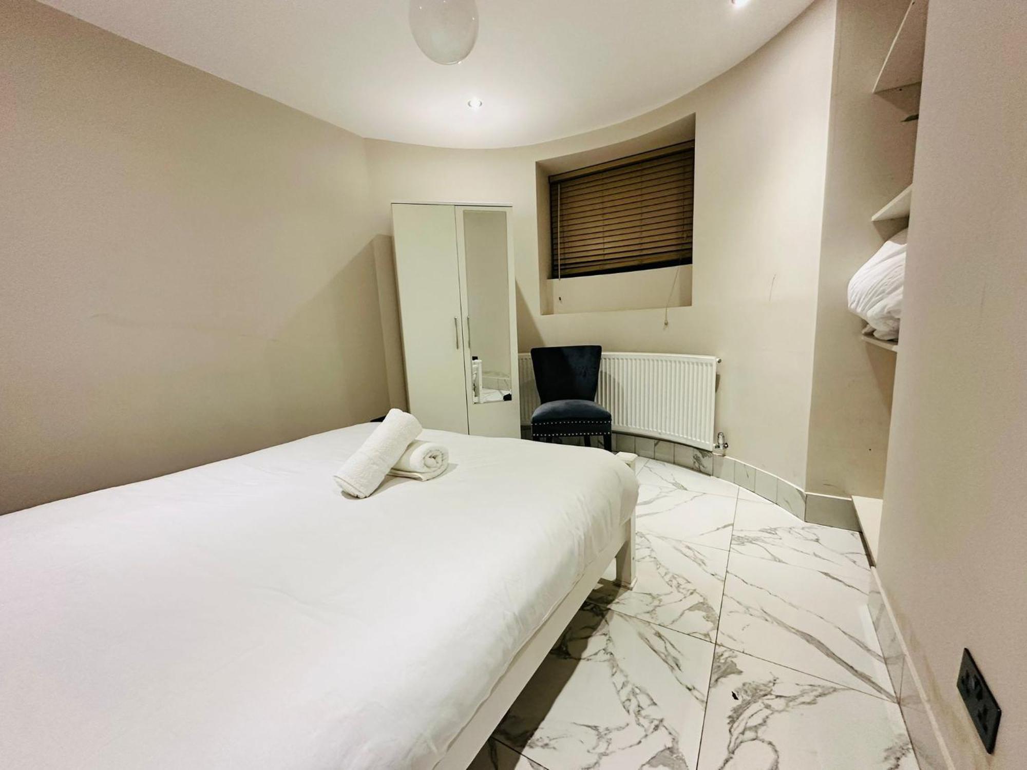 Spacious 6 Bed In Wembly, * Londra