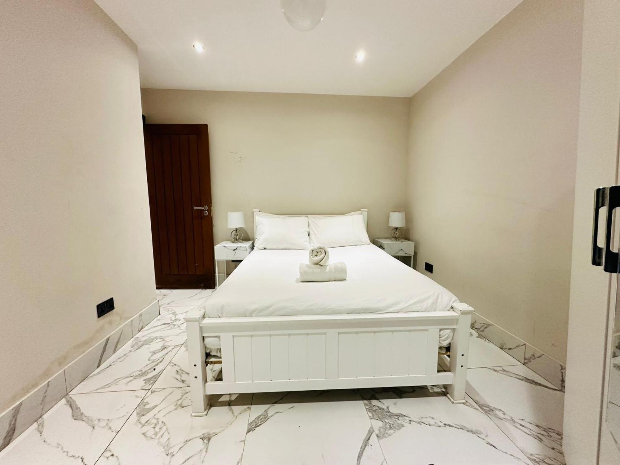 Spacious 6 Bed In Wembly, Londra
